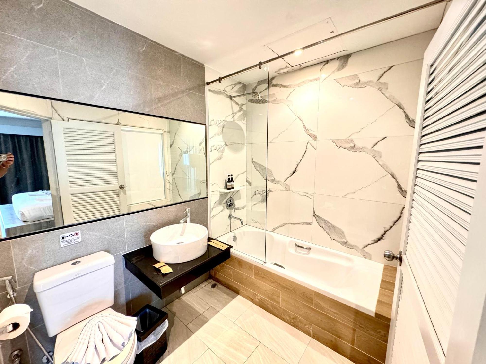 De Coze Hotel Patong Exterior foto